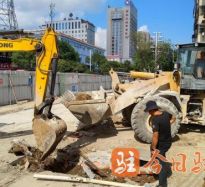 骚逼好痒好痒想被鸡扒干啊啊啊啊啊用力高温下的坚守｜道路建设者用汗水铺就畅通路